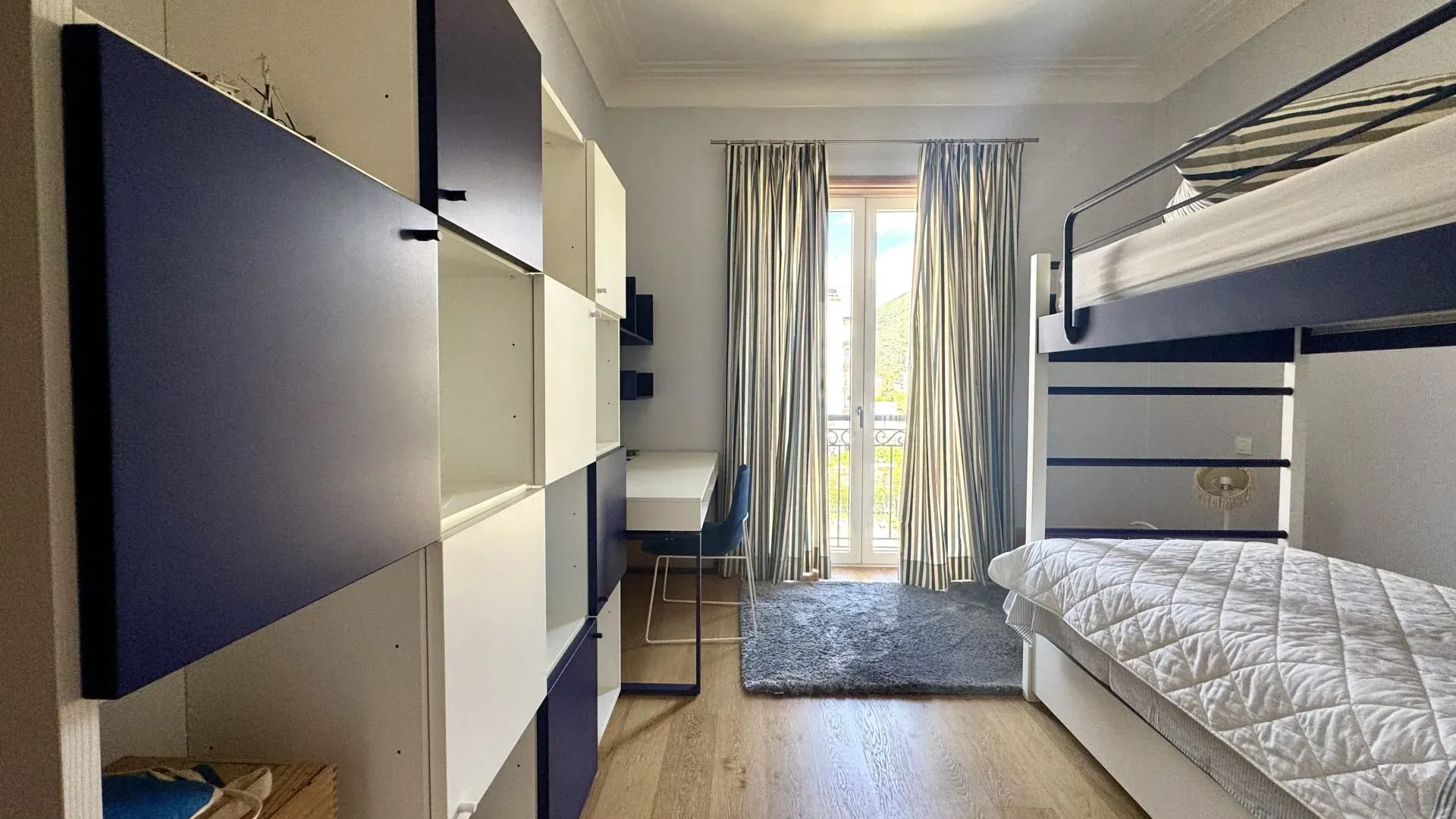 Izdavanje, trosoban stan, 223m², Porto Montenegro, Tivat