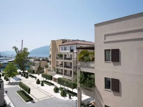 Sale, one bedroom apartment, 74m², Tivat, Crna Gora - image 12