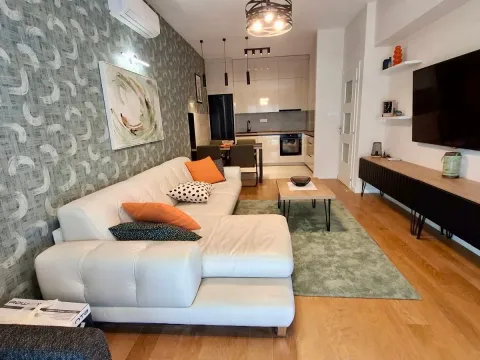 Izdavanje, dvosoban stan, 77m², Centar, Podgorica - image 3