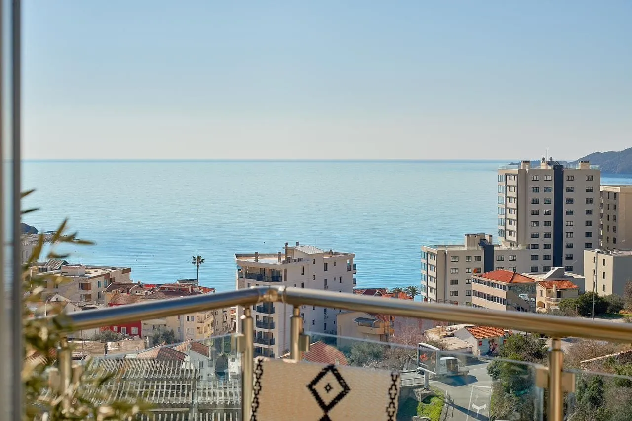 Prodaja, četvorosoban stan, 150m², Bečići, Budva