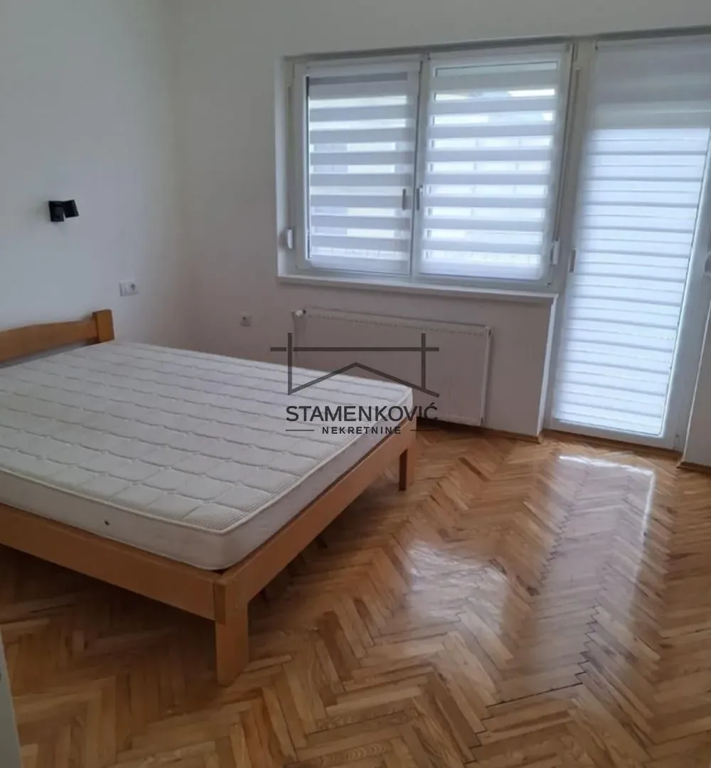 Prodaja, kuća, 360m², Veternik, Novi Sad Sve Podlokacije