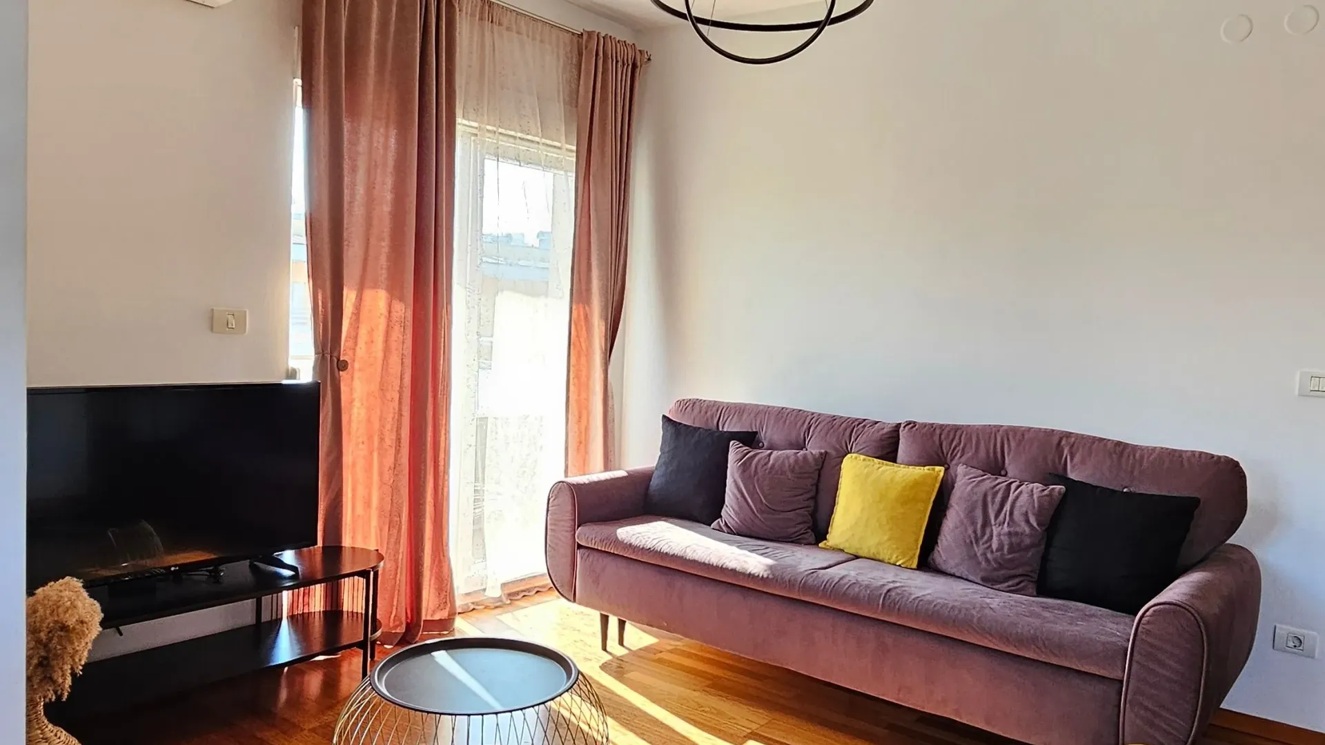 Izdavanje, dvosoban stan, 68m², City Kvart, Podgorica