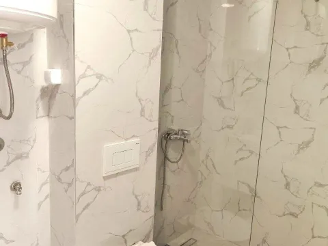 Prodaja, jednosoban stan, 41m², Podkošljun, Budva - image 7