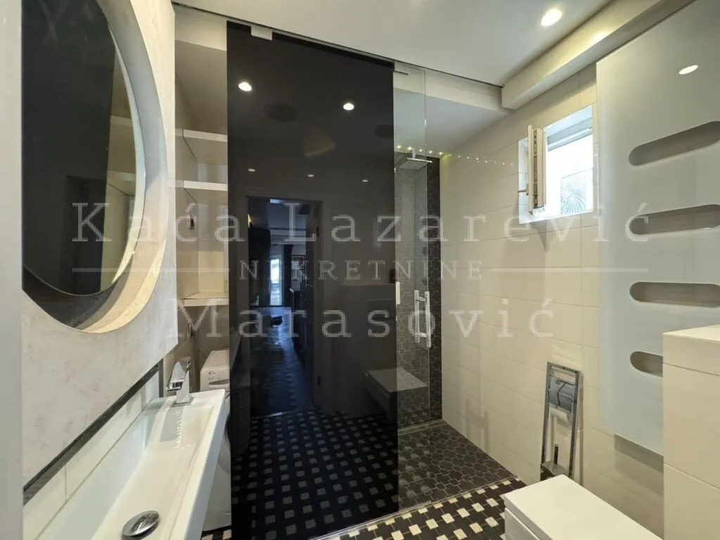 Prodaja, trosoban stan, 117m², Crveni Krst, Beograd