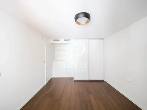 Rent, four bedroom apartment, 150m², Stari Grad, Beograd - image 18