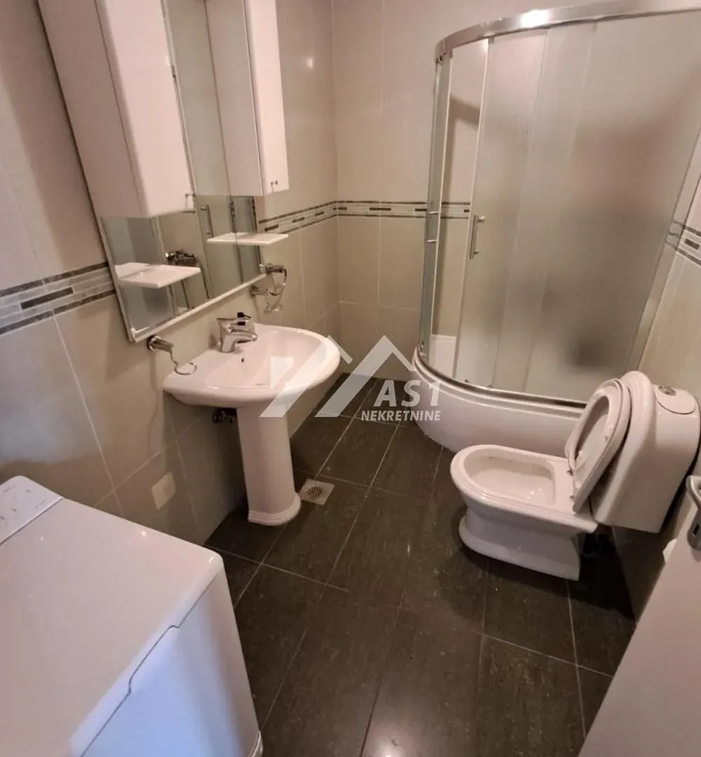 Izdavanje, dvosoban stan, 46m², Grbavica, Novi Sad Sve Podlokacije