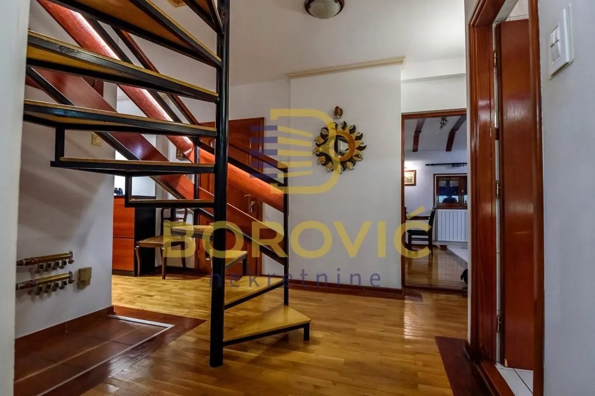 Sale, four bedroom apartment, 104m², Stari Grad, Beograd