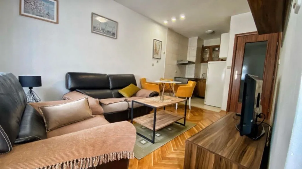 Izdavanje, jednosoban stan, 32m², Blok 9, Podgorica