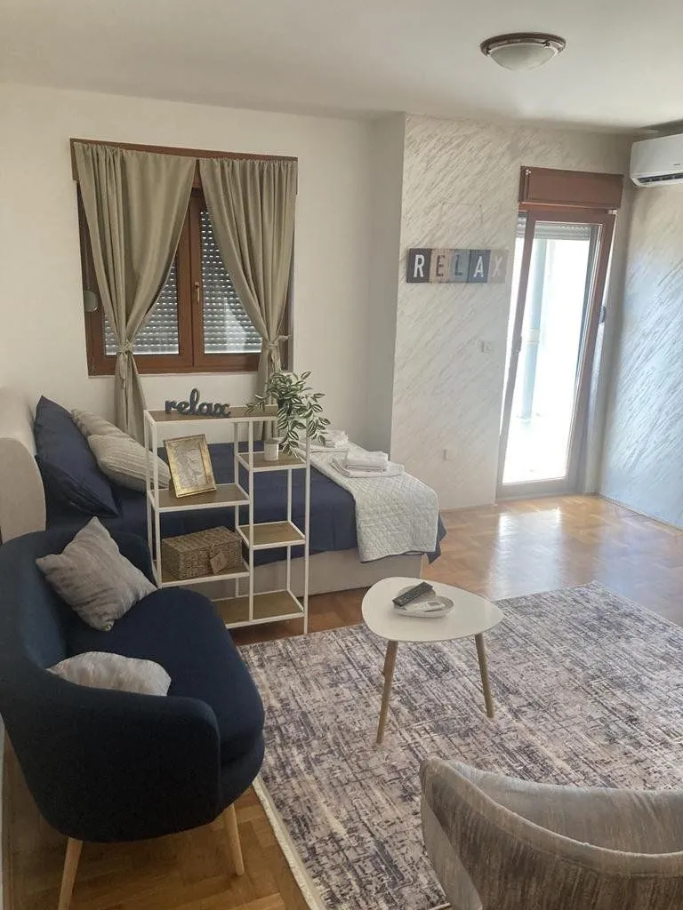 Izdavanje, jednosoban stan, 40m², Preko Morače, Podgorica