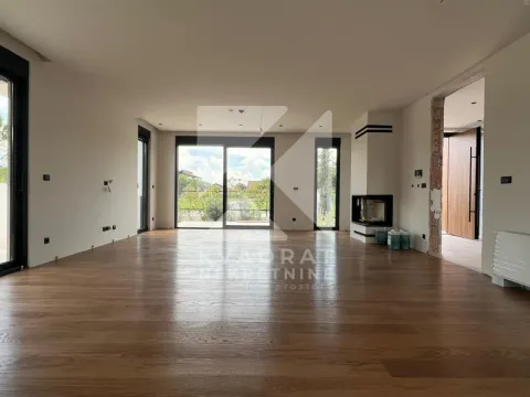 Izdavanje, kuća, 230m², Gornja Gorica, Podgorica - image 4