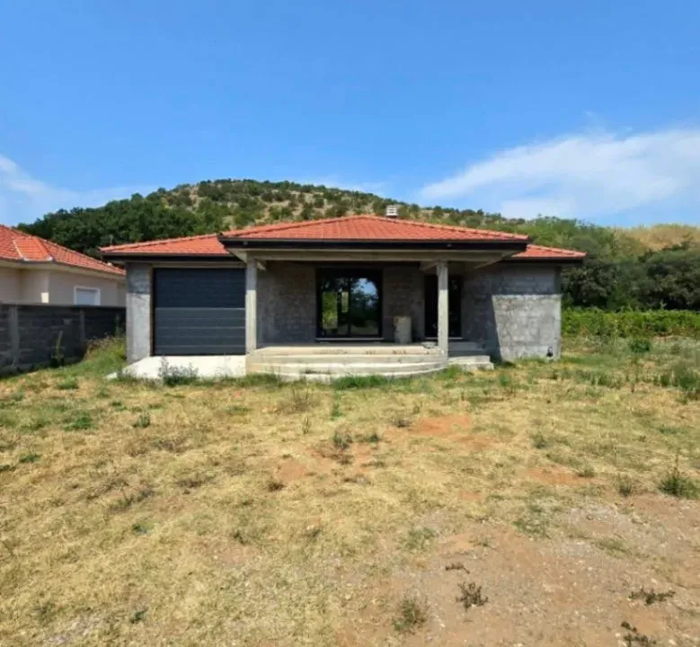 Prodaja, kuća, 121m², Rogami, Podgorica