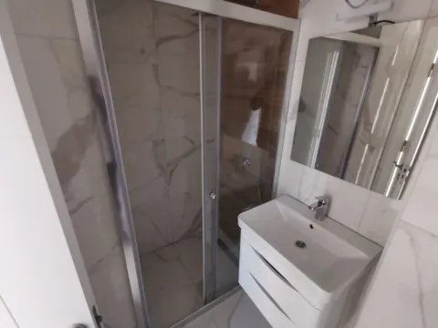 Izdavanje, jednosoban stan, 56m², City Kej, Podgorica - image 8