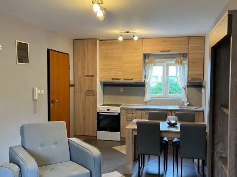 Izdavanje, dvosoban stan, 52m², Kalimanj, Tivat - image 3