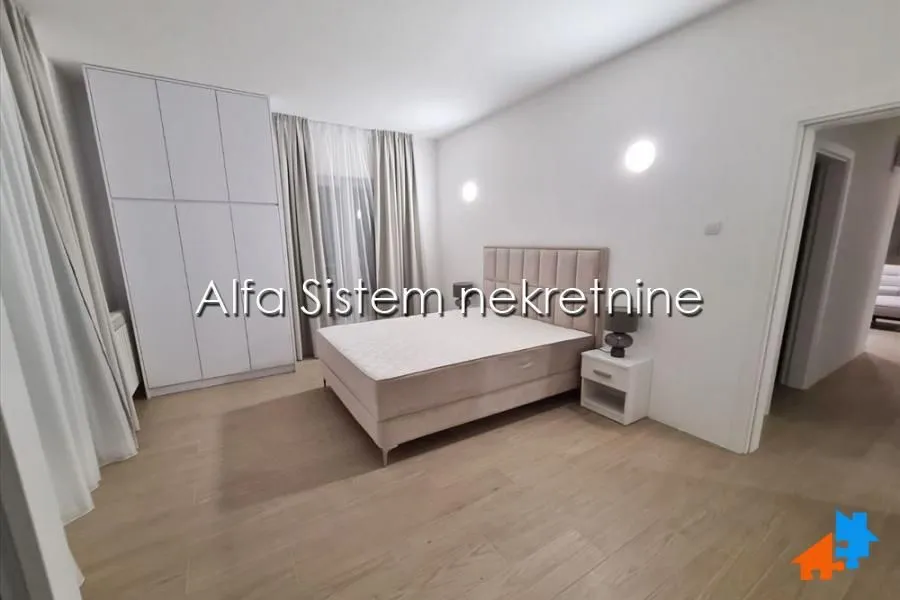 Rent, four bedroom apartment, 160m², Savski Venac, Beograd