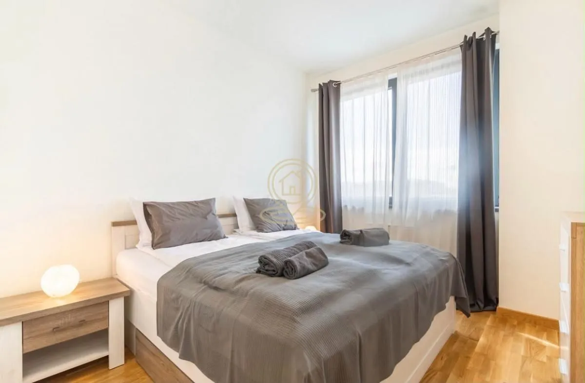 Izdavanje, trosoban stan, 87m², Savski Venac, Beograd