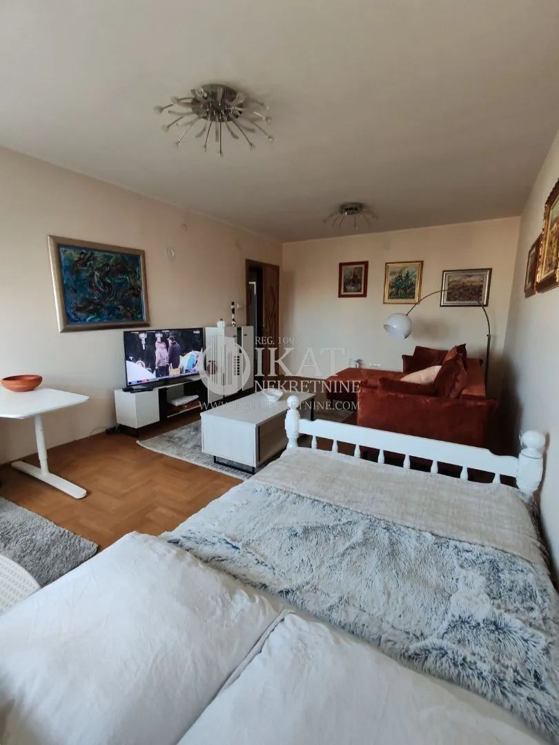 Izdavanje, trosoban stan, 95m², Savski Trg, Beograd