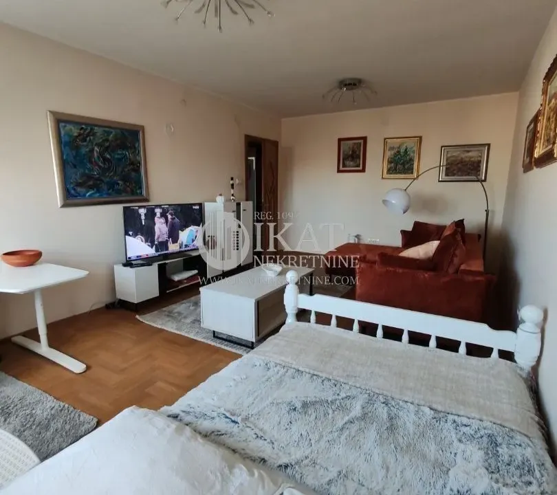 Izdavanje, trosoban stan, 95m², Savski Trg, Beograd