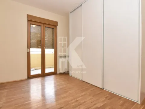 Izdavanje, trosoban stan, 110m², Preko Morače, Podgorica - image 13