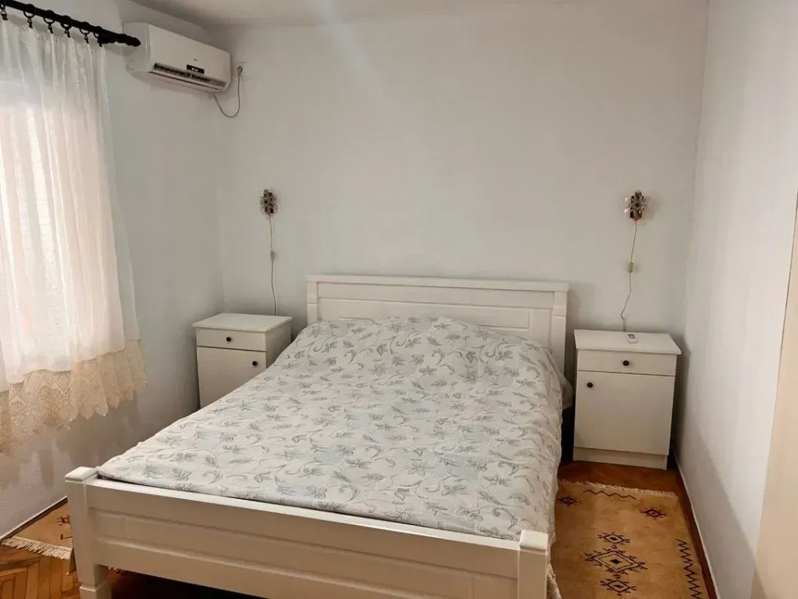 Izdavanje, kuća, 170m², Stari Aerodrom, Podgorica