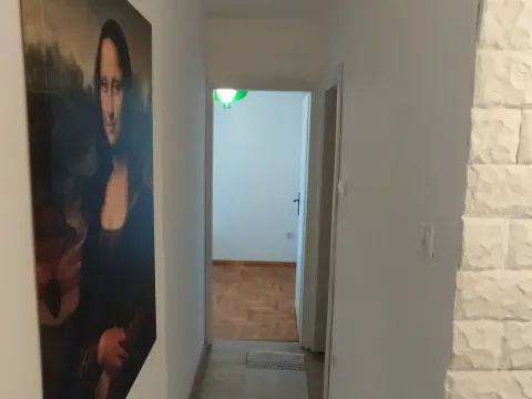 Izdavanje, trosoban stan, 100m², Blok 5, Podgorica - image 12