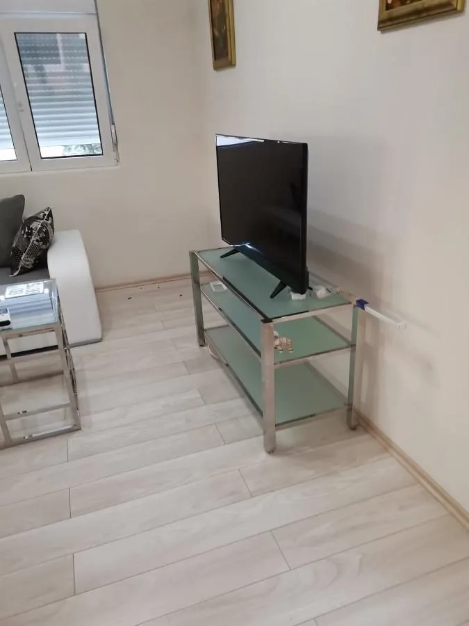 Izdavanje, kuća, 40m², Stari Aerodrom, Podgorica