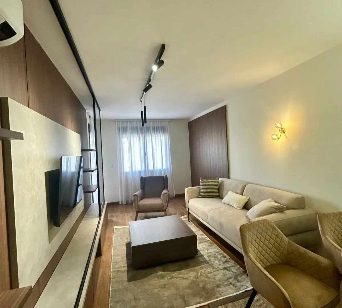 Izdavanje, jednosoban stan, 51m², Tološi, Podgorica