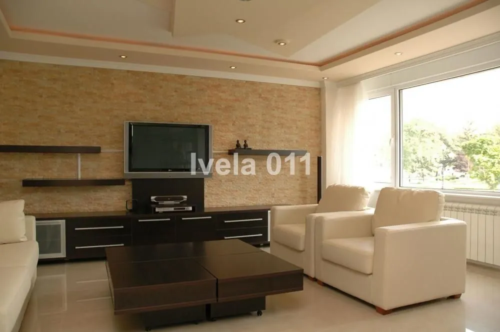Rent, two bedroom apartment, 106m², Stari Grad, Beograd