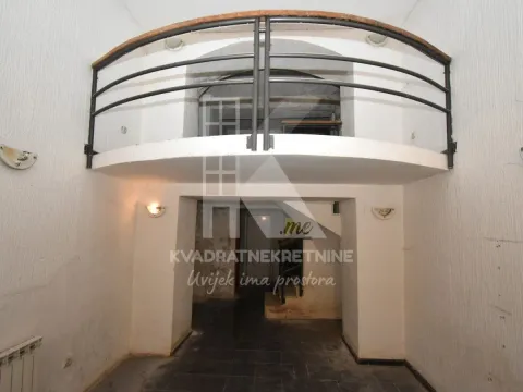 Prodaja, kuća, 217m², Centar, Podgorica - image 24