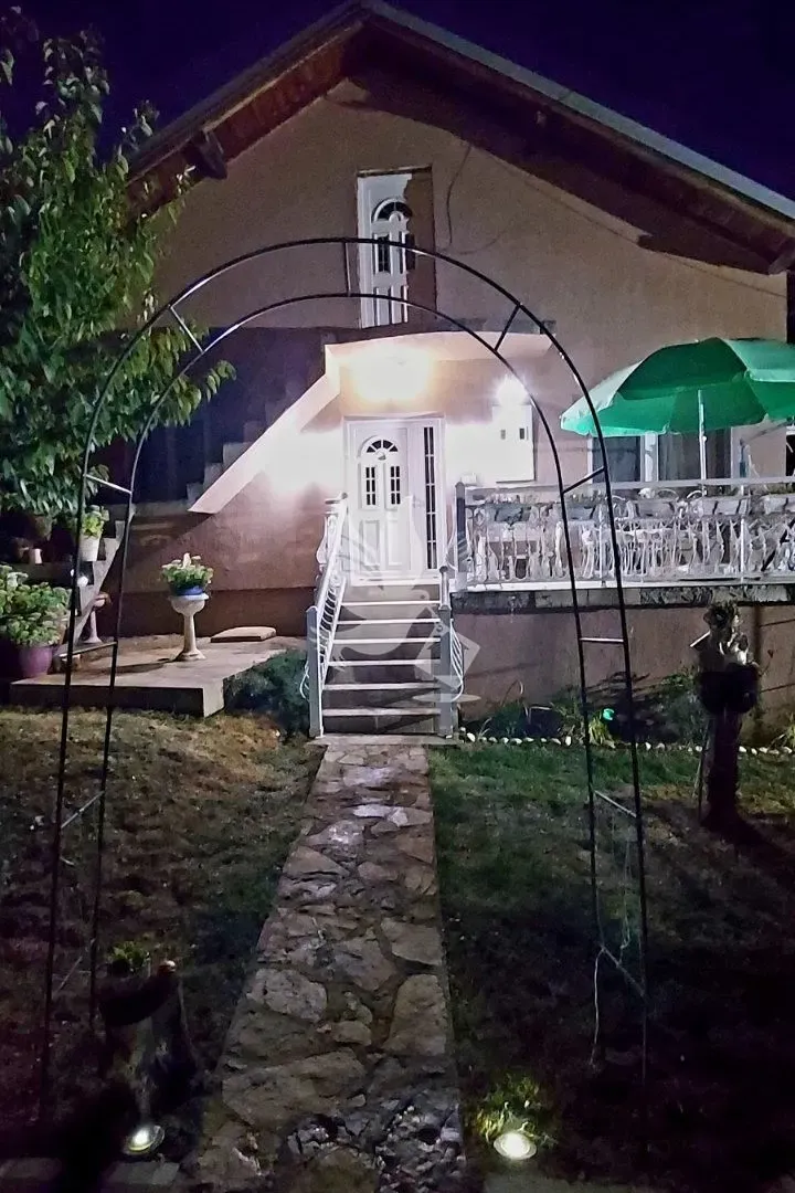 Prodaja, kuća, 295m², Selters Banja, Mladenovac