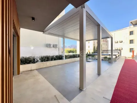 Spacious terrace with a canopy in front of the building. - image 8