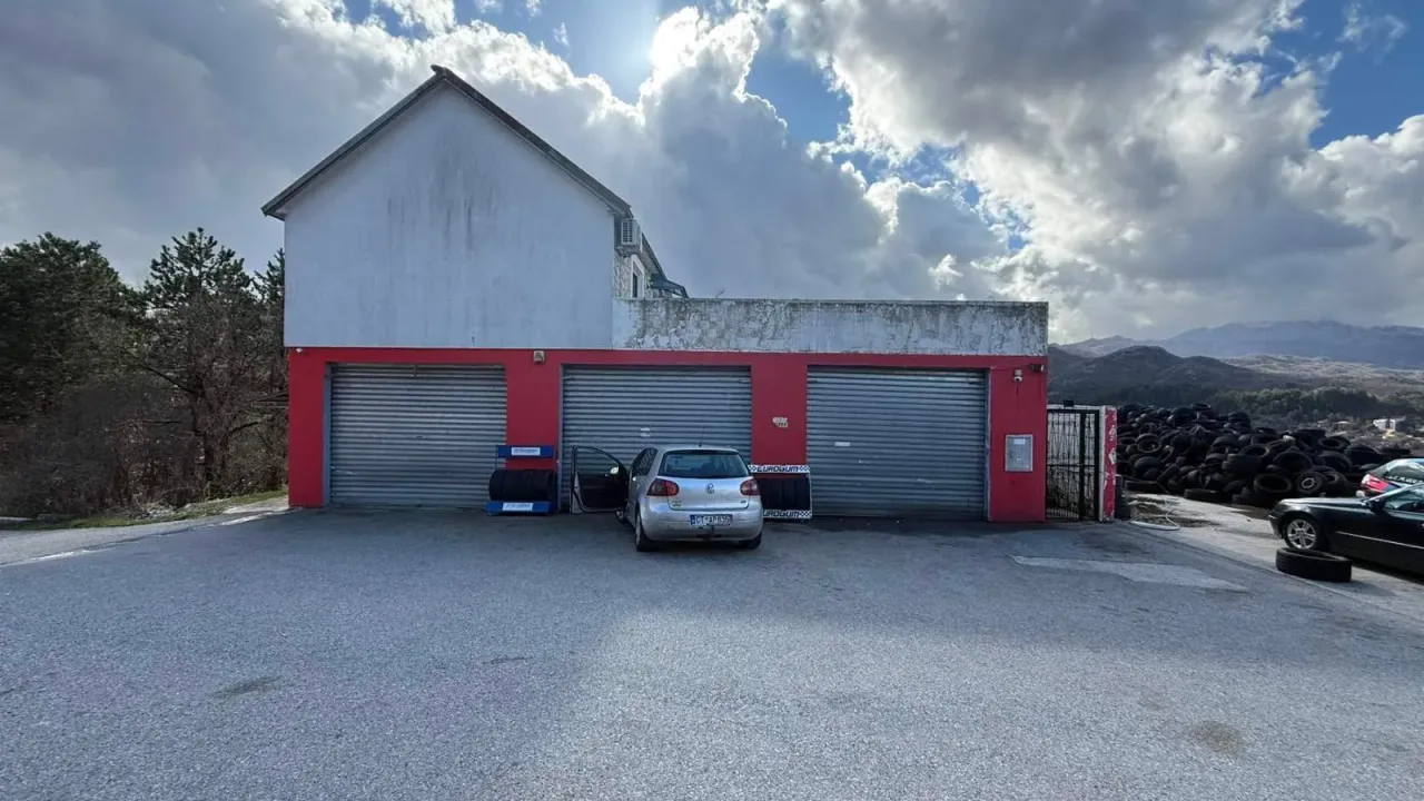 Rent, office space, 260m², Centar, Cetinje