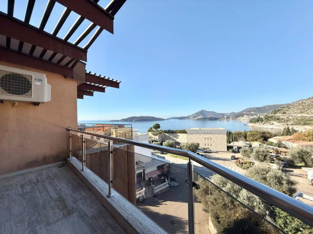 Prodaja, trosoban stan, 191m², Kamenovo, Budva