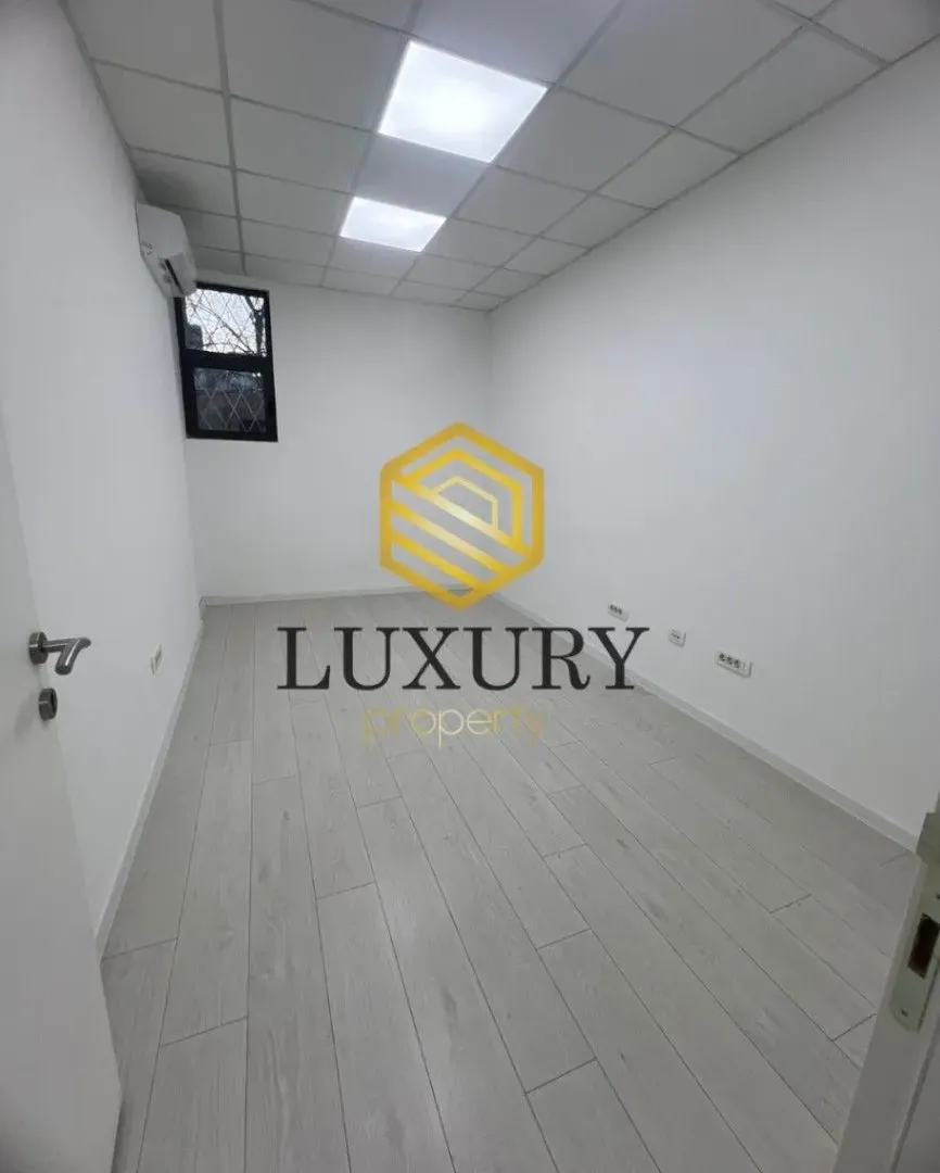 Rent, office space, 245m², Blok 5, Podgorica