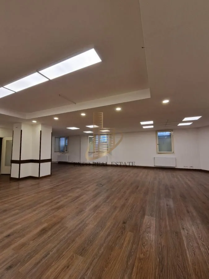 Sale, office space, 176m², Kosančićev Venac, Beograd