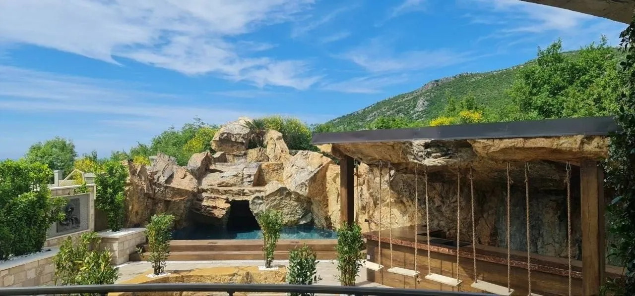 Rent, two bedroom apartment, 70m², Bečići, Budva