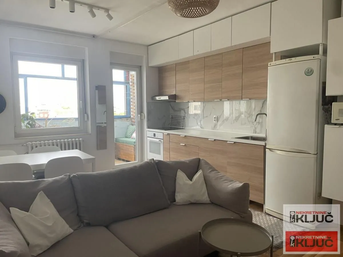 Prodaja, dvosoban stan, 57m², Bulevar Oslobodjenja, Novi Sad Sve Podlokacije