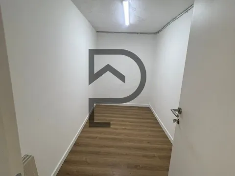 Izdavanje, poslovni prostor, 294m², Blok 6, Podgorica - image 9