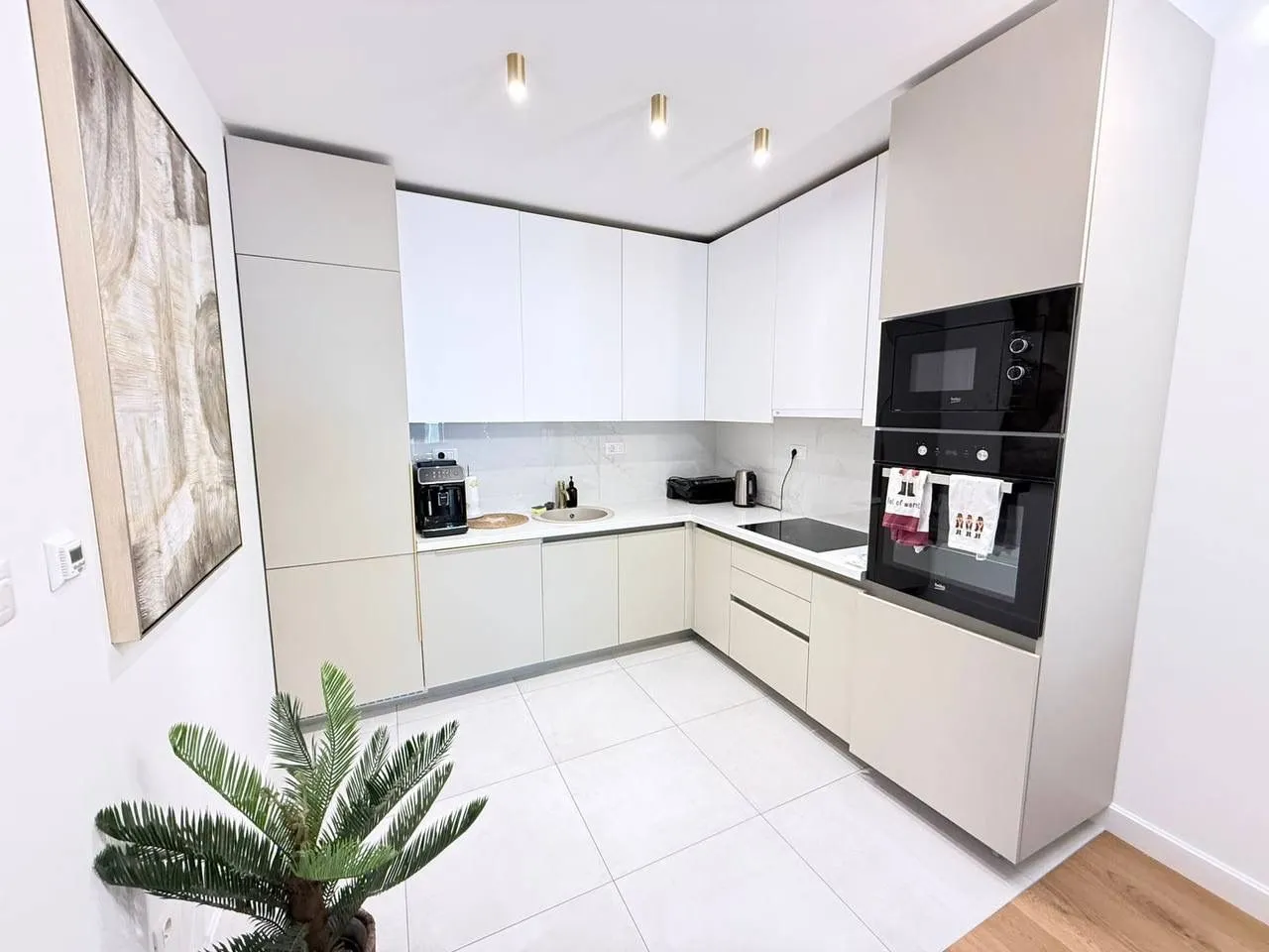 Prodaja, jednosoban stan, 65m², Soho City, Bar