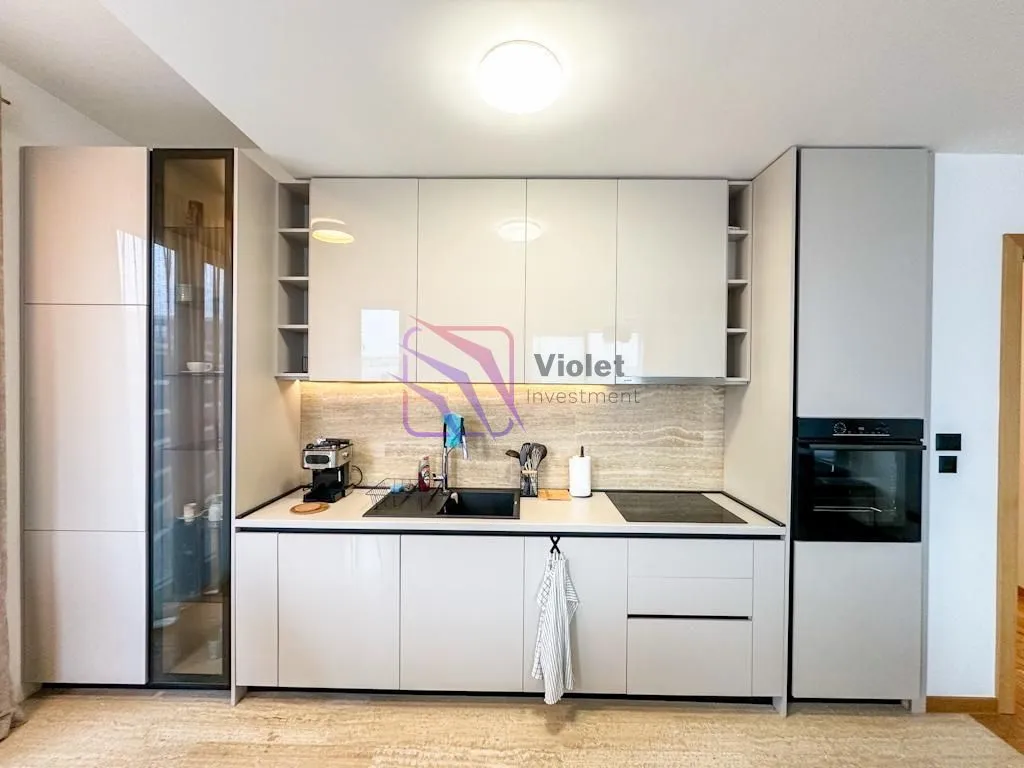Izdavanje, dvosoban stan, 83m², Kod Capital Plaze, Podgorica