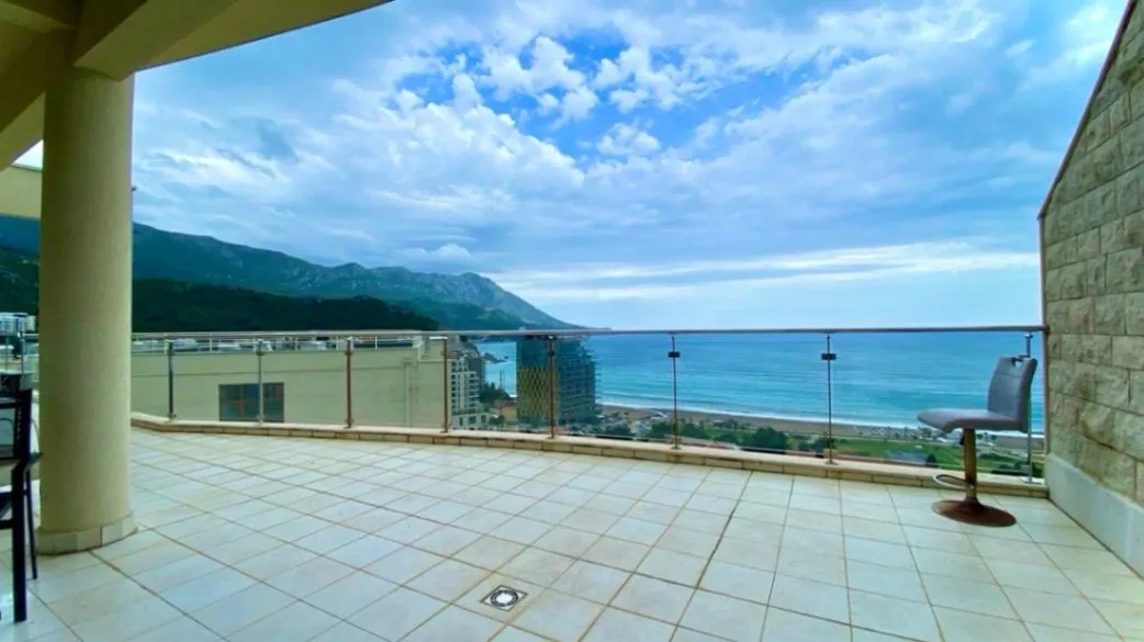 Sale, three bedroom apartment, 236m², Bečići, Budva