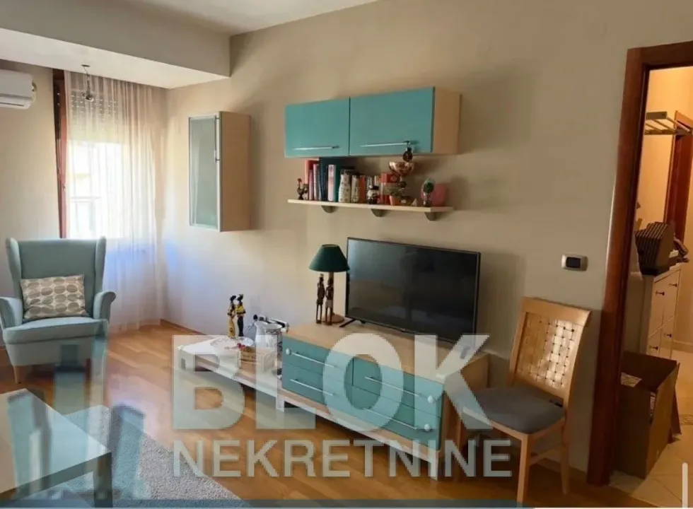 Izdavanje, jednosoban stan, 45m², Centar, Podgorica