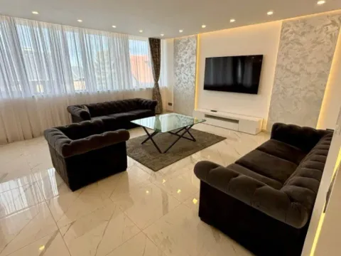 Izdavanje, trosoban stan, 100m², Mišeluk, Petrovaradin - image 11