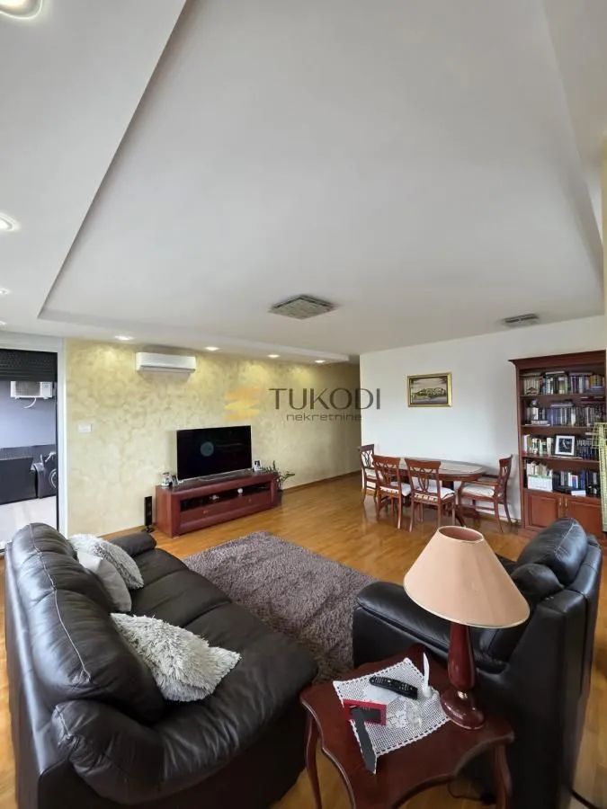 Prodaja, četvorosoban stan, 110m², Bulevar Oslobodjenja, Novi Sad Sve Podlokacije