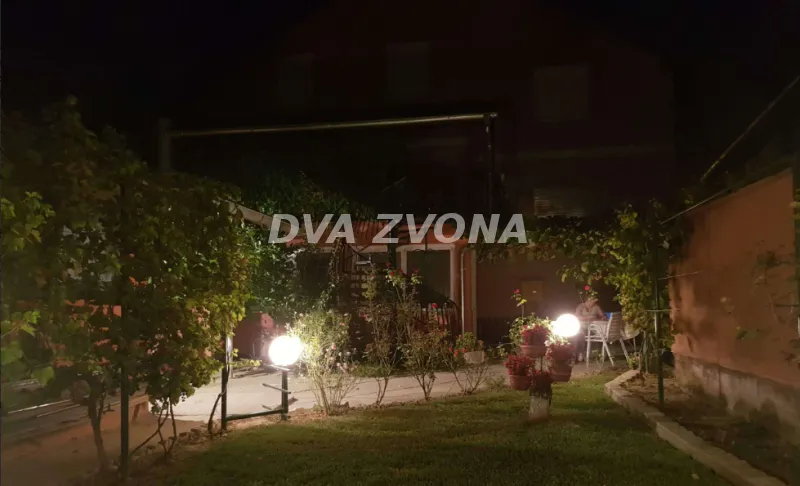 Prodaja, kuća, 350m², Sremska Kamenica, Petrovaradin