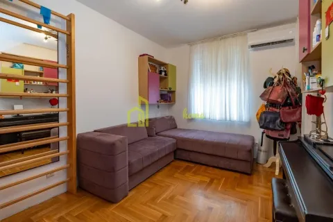 Rent, three bedroom apartment, 97m², Blok 9, Podgorica - image 12