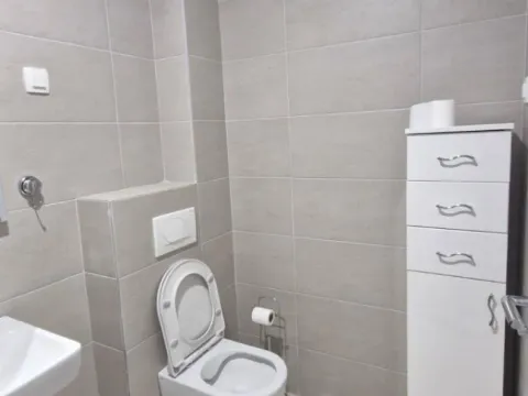 Izdavanje, jednosoban stan, 45m², Pobrežje, Podgorica - image 12