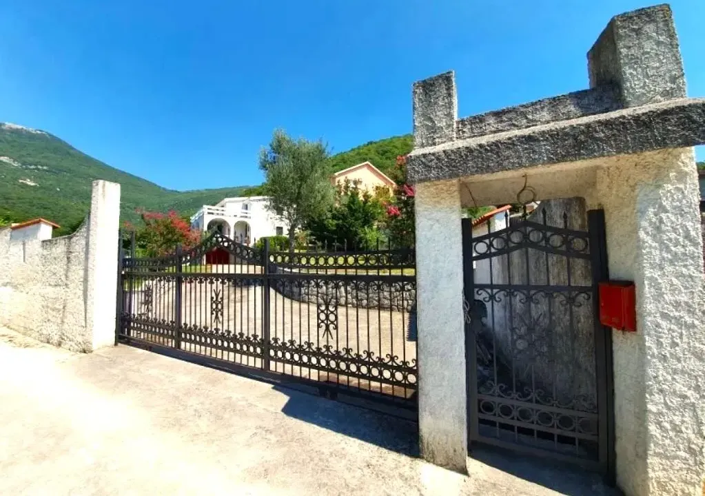 Prodaja, kuća, 225m², Tivat, Crna Gora