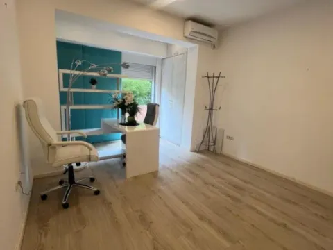 Rent, office space, 75m², Centar, Podgorica - image 9