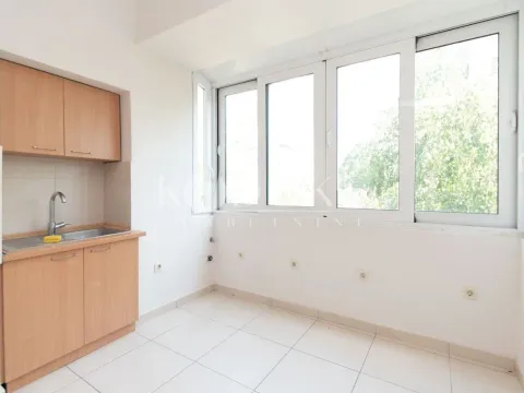 Izdavanje, poslovni prostor, 91m², Centar, Podgorica - image 3