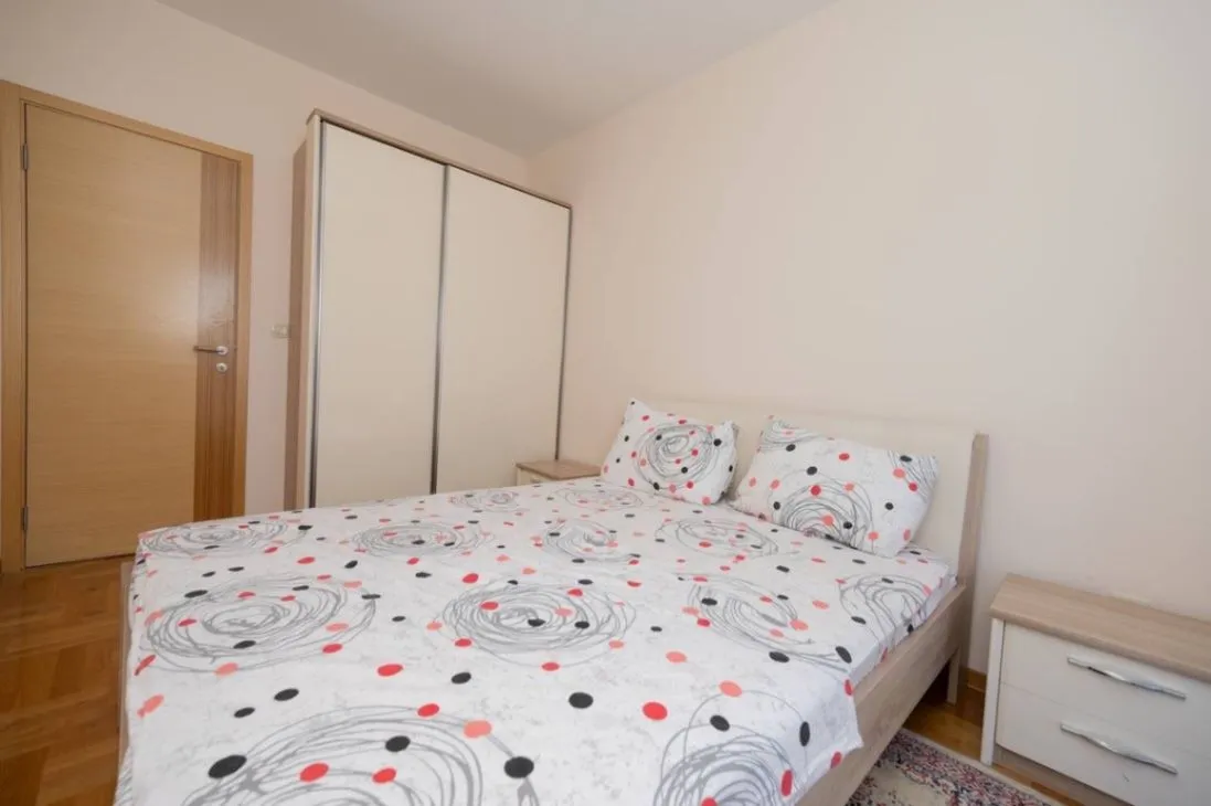 Izdavanje, jednosoban stan, 48m², Blok 9, Podgorica